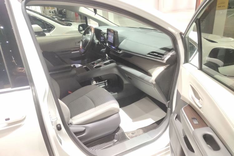 Used Toyota Sienna 2023 2.5L Hybrid Comfort Edition