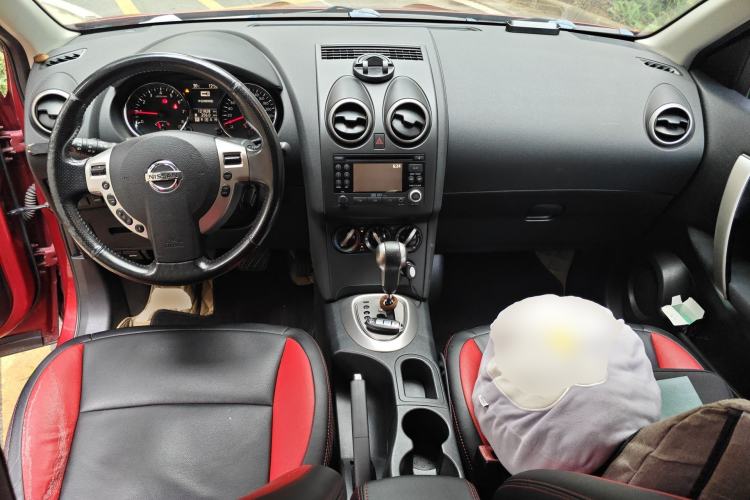 Used Nissan Qashqai 2012 2.0 XL Fire CVT 2WD Center Console