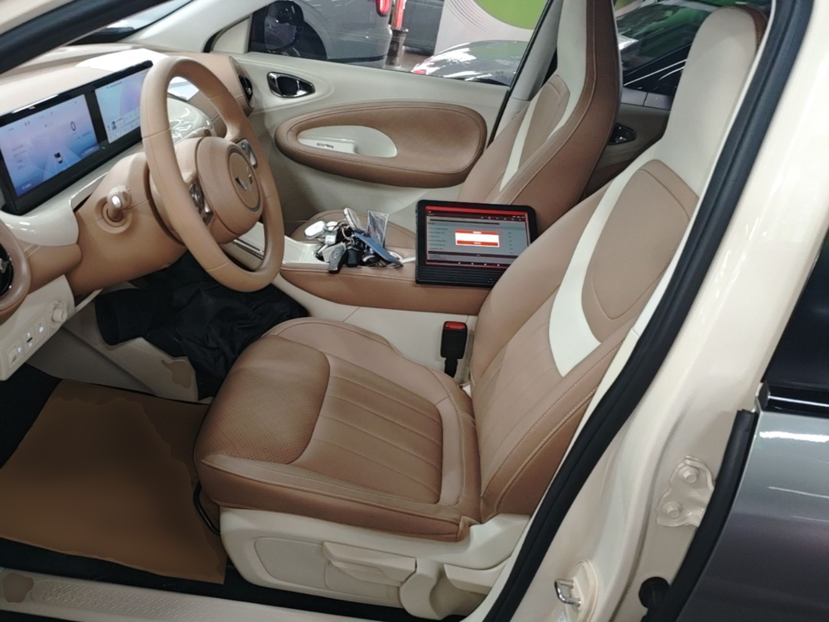 المقاعد الأمامية داخل السيارة