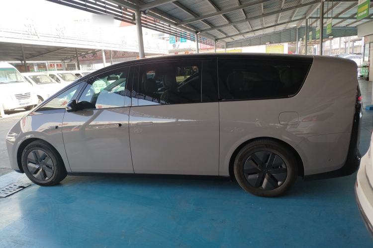 Used Li Auto MEGA 2024 Ultra Model
