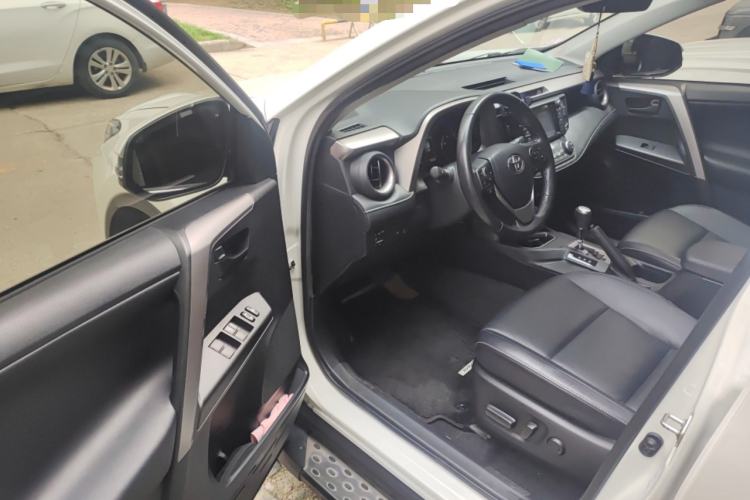 Used Toyota RAV4 2018 2.5L Automatic 4x4 Elite i Edition Driver Seat