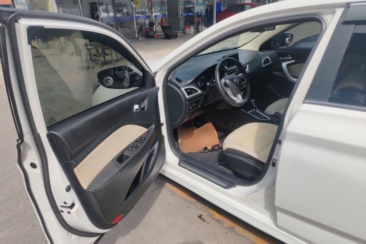 Used CHANGAN Alsvin V7 2015 1.6L Automatic Enjoyment Model China V Standard
