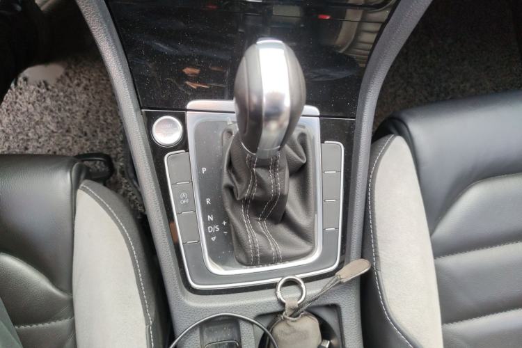 Used Volkswagen Golf 2018 280TSI Automatic R-Line Model Gear Lever