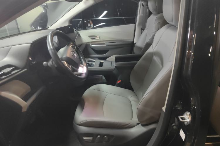 Used Toyota Granvia 2024 2.5L Hybrid Comfort Edition