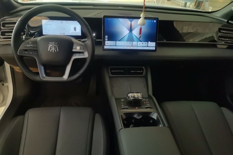 Used BYD Qin L 2025 DM-i Smart Drive 120KM Superior Model Center Console