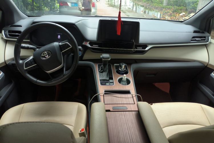 Used Toyota SIENNA 2021 2.5L Hybrid Luxury Edition Center Console
