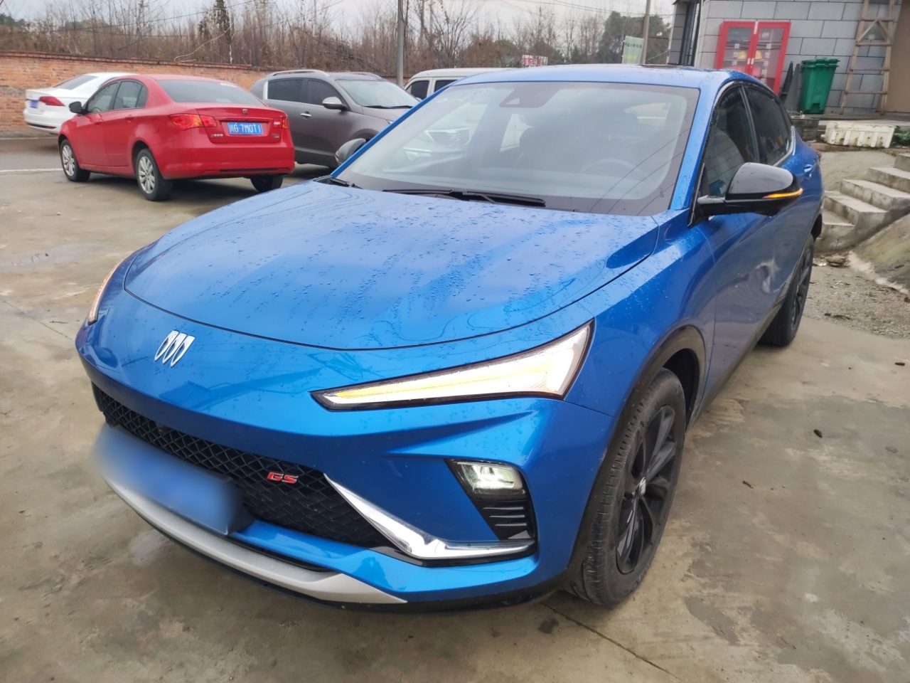 تحت مقدمة السيارة