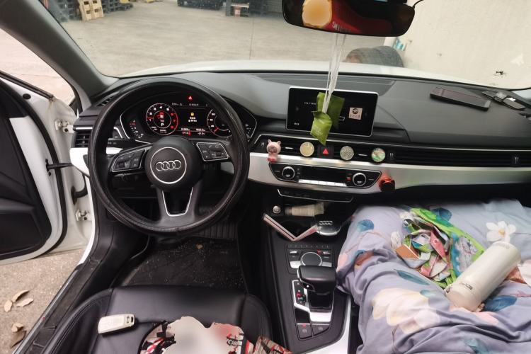 Used Audi A4L 2018 30th Anniversary Edition 40 TFSI Fashion Model
