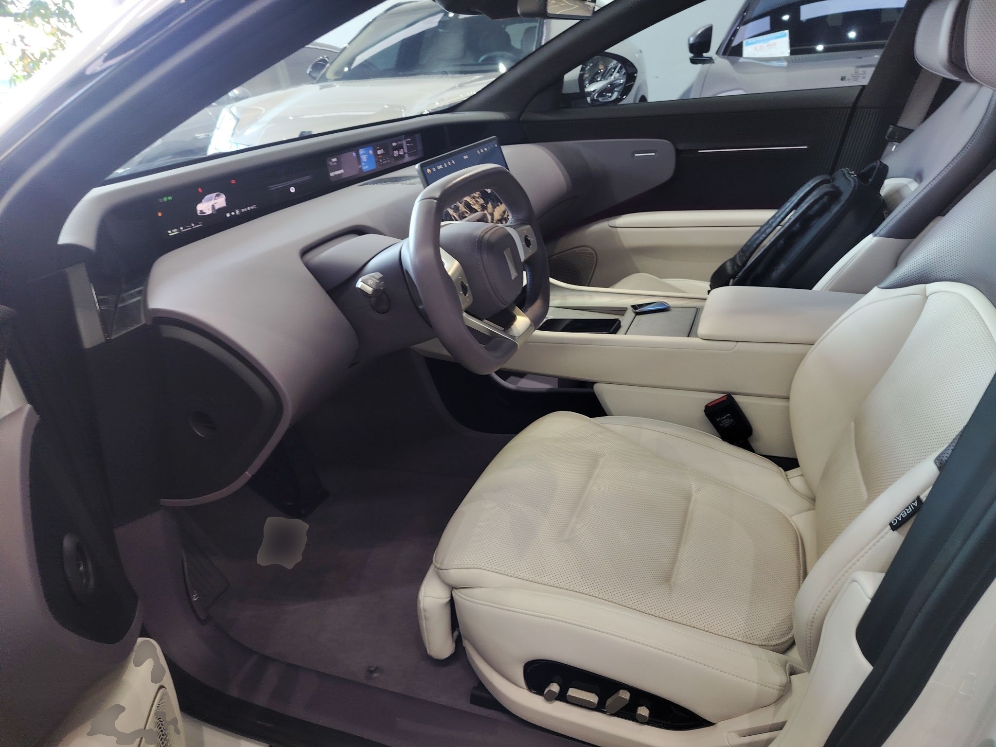 المقاعد الأمامية داخل السيارة