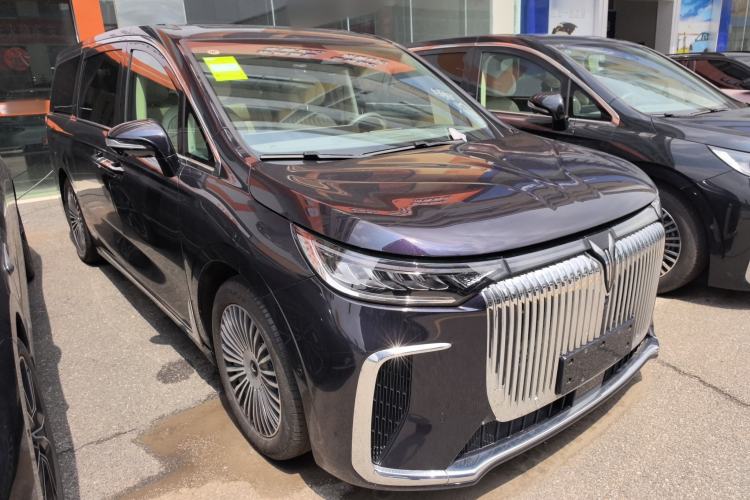 Used VOYAH Dream 2025 PHEV Four-Wheel-Drive Flagship Kunpeng Edition Front Right 45 Deg