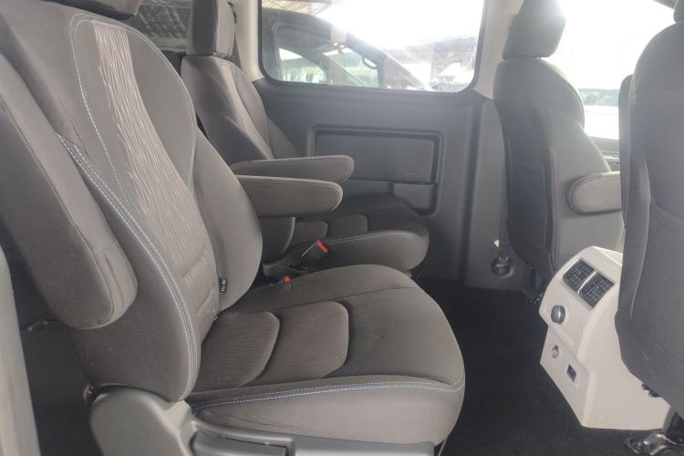 Used JAC Refine M3 2022 1.8L 7-seat Standard Edition
