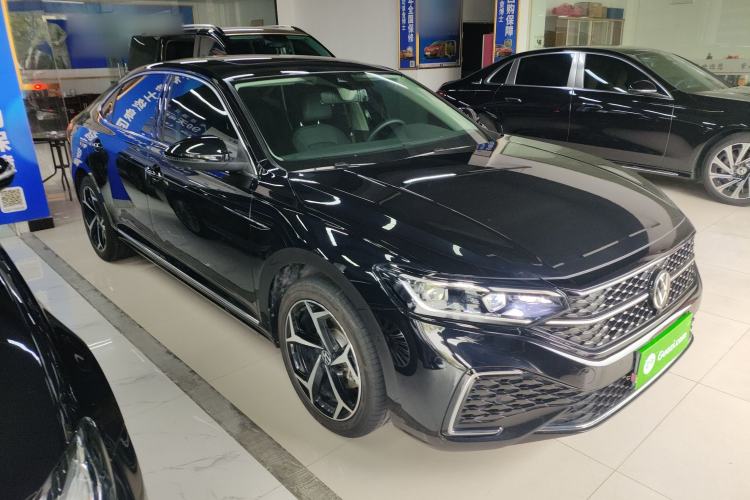 Used Volkswagen Passat 2025 Outstanding Model 380TSI Starry Dragon Glorious Edition
