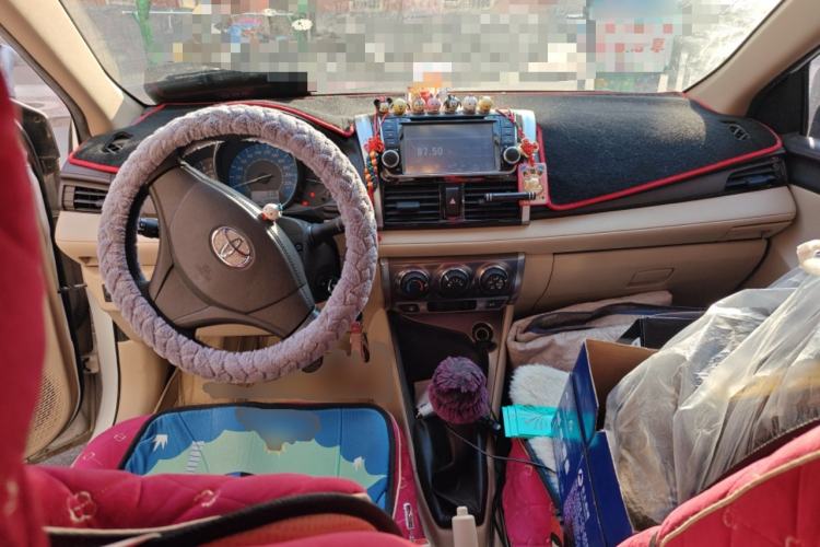 Used Toyota YARiS L Zhi Xuan 2014 1.3E Manual Charm Edition Center Console