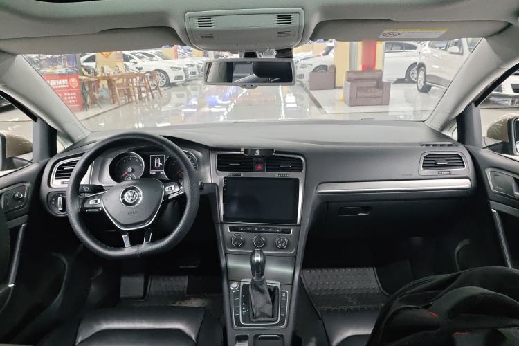 Used Volkswagen Golf 2015 1.4TSI Automatic Luxury Model Center Console