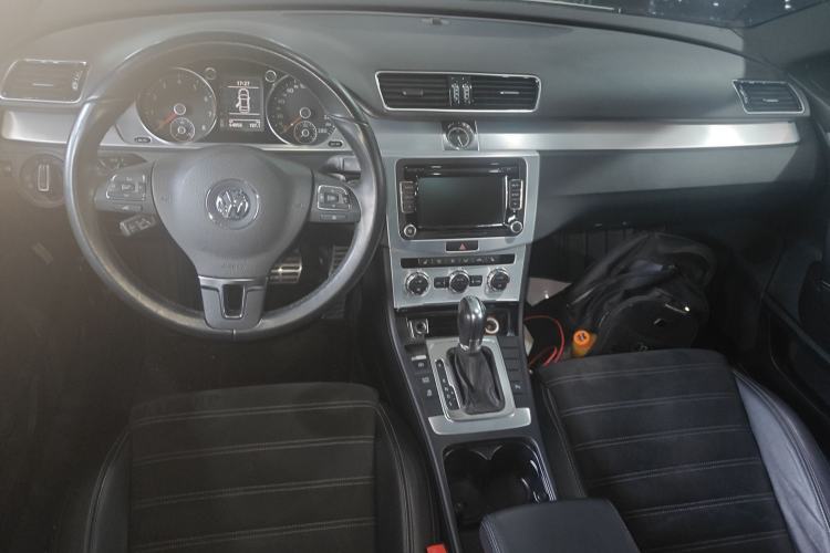 Used Volkswagen FAW-Volkswagen CC 2016 1.8TSI Luxury Model Center Console