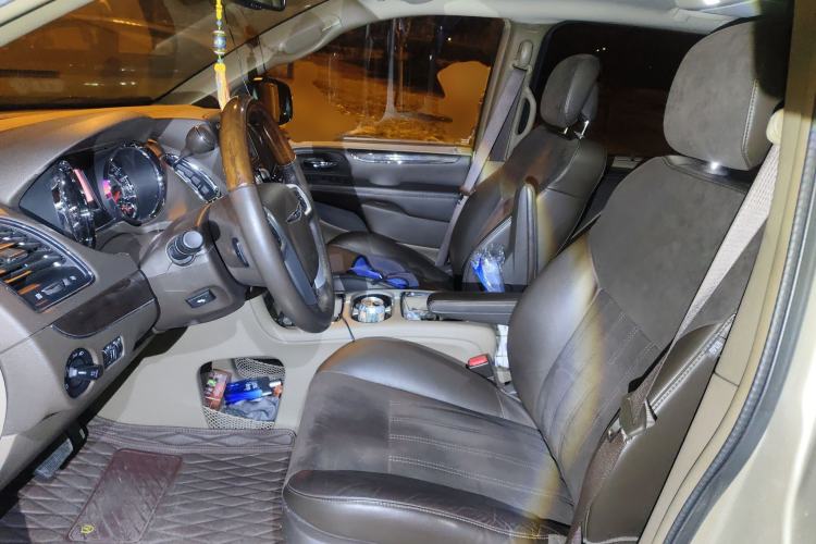 Used Chrysler Grand Voyager 2013 3.6L Luxury Edition
