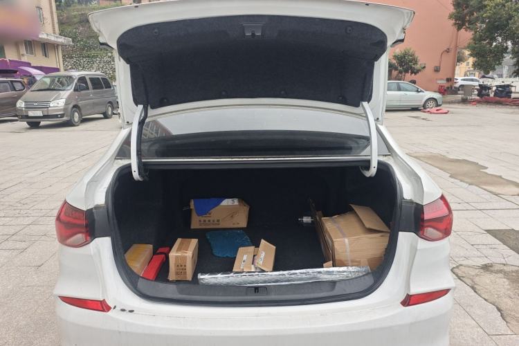 Used Chevrolet Monza 2020 320 Automatic Enjoyment Edition Trunk