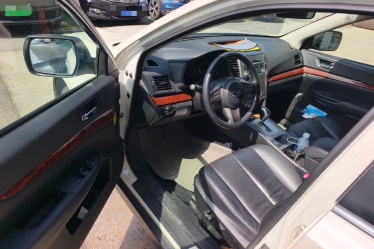 Used Subaru Outback 2010 2.5i Luxury Edition Driver Seat