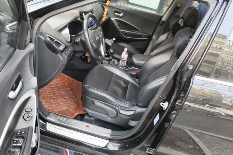 Used Hyundai Santa Fe 2013 2.4L Automatic 4x4 Comfort Edition Driver Seat