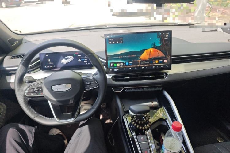 Used Geely Auto Preface 2024 2.0TD Qingyun Edition Center Console