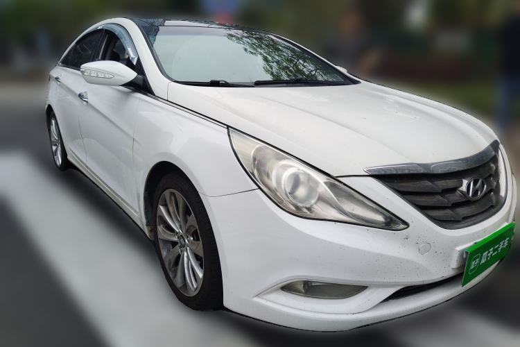 Used Hyundai Sonata 2011 2.0L Automatic Supreme Edition Front Right 45 Deg