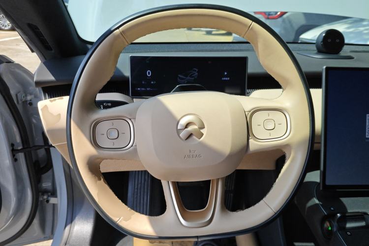Used Nio ET5 2022 100 kWh Steering Wheel