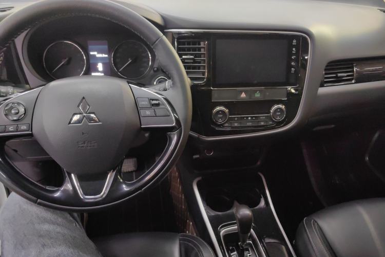 Used Mitsubishi Outlander 2020 2.0L Two-Wheel Drive Enjoyment Version 5 Seats