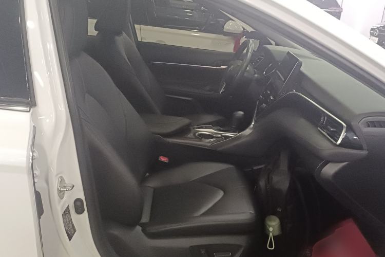 Used Toyota Camry 2023 2.0G Luxury Edition
