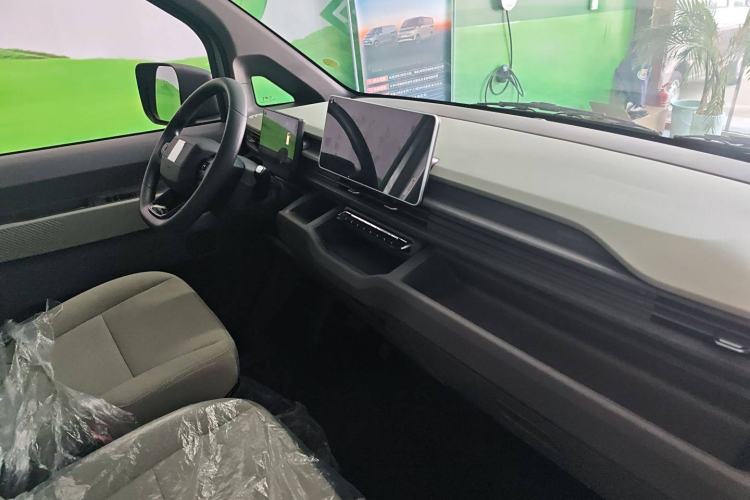 Used Farizon Xingxiang V 2025 Xingxiang V7E Functional Edition, Smart Edition, CATL 50.2kWh
