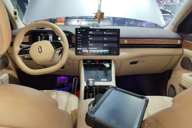 Used Hima AITO M7 2024 1.5T Rear-Drive Plus Version 5 Seats Center Console