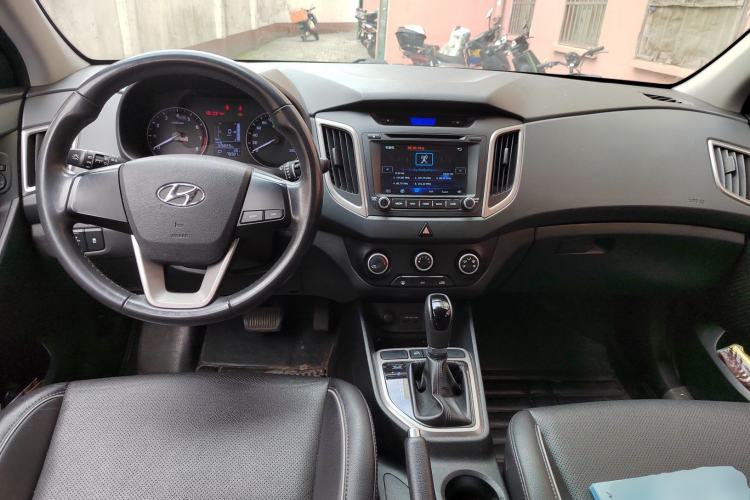 Used Hyundai ix25 2015 1.6L Automatic Two-Wheel Drive Smart GLS Trim Center Console