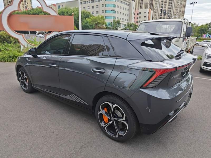 Used MG 4 EV 2022 460 km All-Wheel-Drive Performance Version — 4