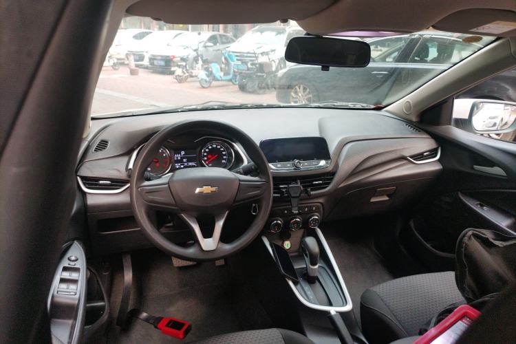 Used Chevrolet Cavalier 2022 325T Automatic Enjoyment Edition Center Console