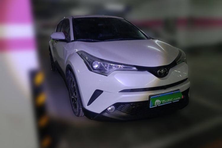 Used Toyota C-HR 2020 2.0L Leading Edition Front Right 45 Deg