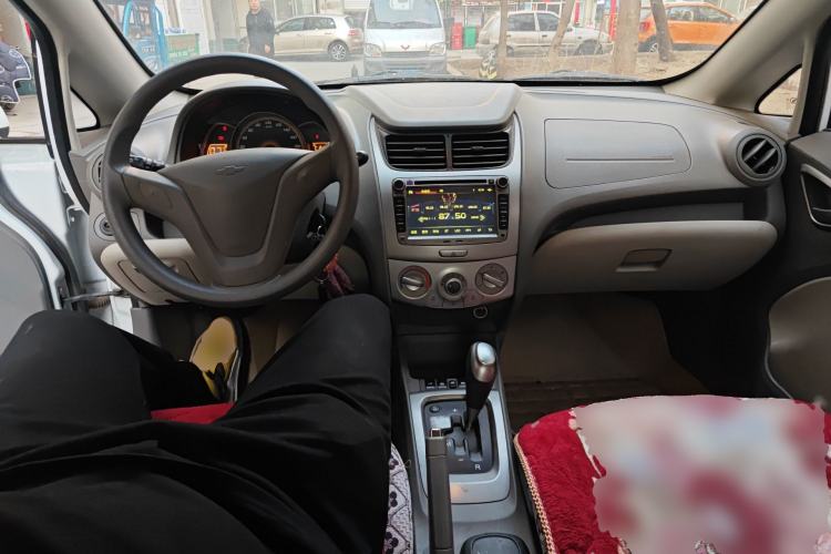 Used Chevrolet Sail 2013 Sedan 1.4L AMT Enjoy Edition Center Console