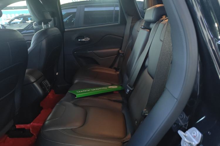 Used Jeep Cherokee 2020 2.0L Two-Wheel Drive Classic Sports Edition