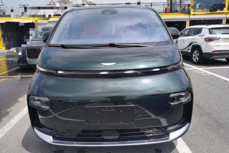 Used Geely Galaxy LEVC L380 2024 140-Degree 6-Seater All-Wheel-Drive Ultra Front