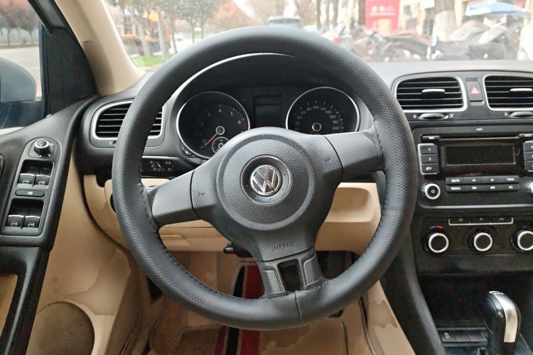 Used Volkswagen Golf 2010 1.6 Automatic Comfort Edition Steering Wheel