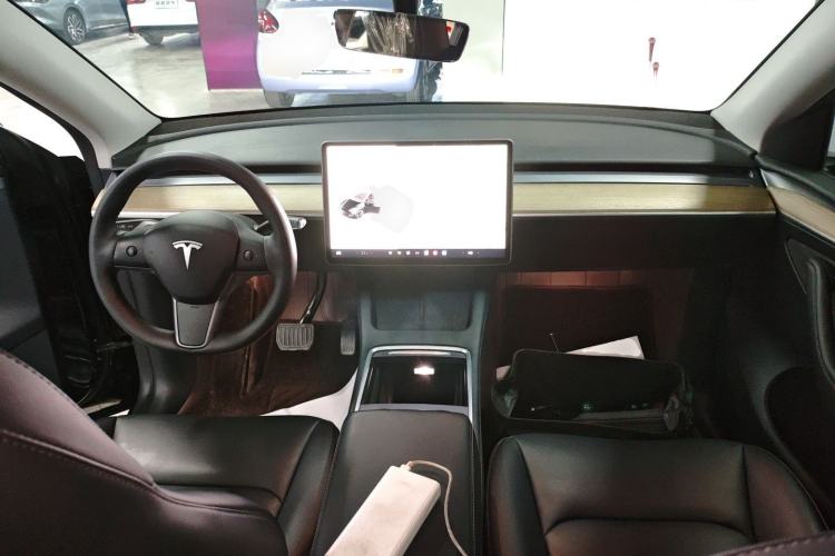 Used Tesla Model Y 2022 Long-Range All-Wheel-Drive Version
