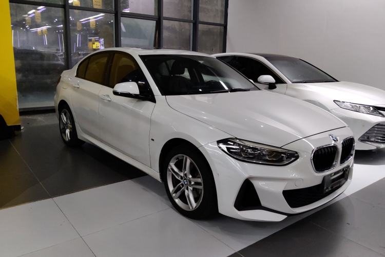 Used BMW 1 Series 2019 118i M Sport Package Front Right 45 Deg