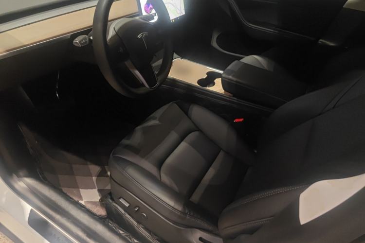 Used Tesla Model Y 2021 Standard Range Rear-Wheel Drive Version Left Front Seat