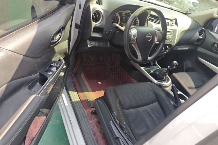 Used Nissan Navara 2021 2.5L Facelift Manual Two-Wheel Drive Comfort Version QR25
