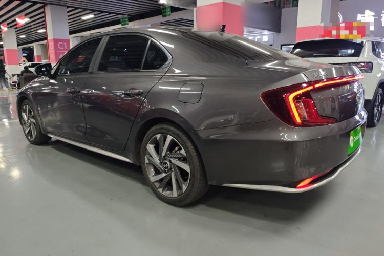 Used Hyundai Mistra 2021 1.8L CVT LUX Premium Edition