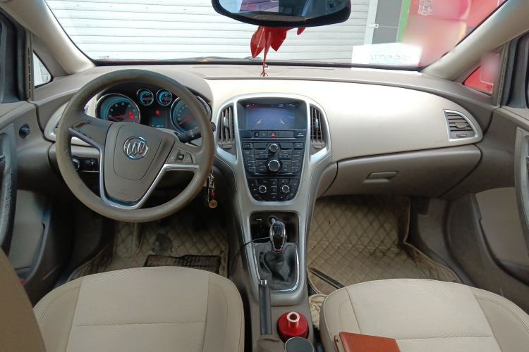 Used Buick GT 2013 GT 1.6L Manual Entry-Level Model Center Console