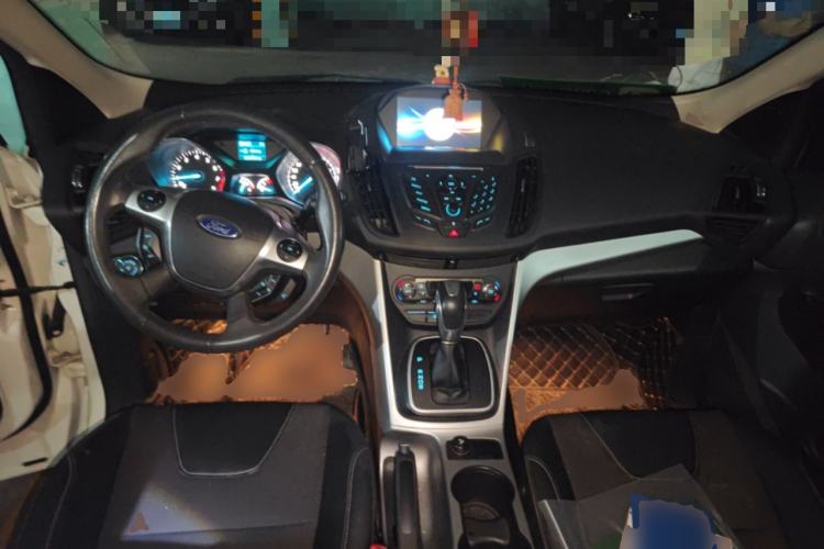 Used Ford Kuga 2013 1.6L GTDi Two-Wheel-Drive Trend Model Center Console