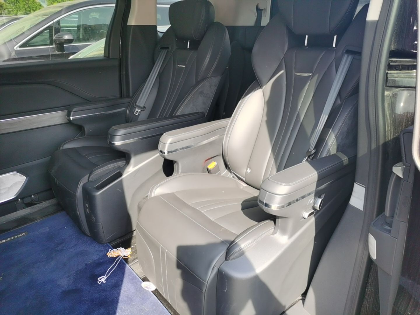 Hongqi HQ9 PHEV 2024 2.0T Four-Wheel Drive Business Edition — снимка 20