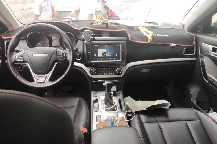 Used Haval H6 Coupe 2018 Blue Label 1.5T Automatic Two-Wheel Drive Luxury Model Center Console