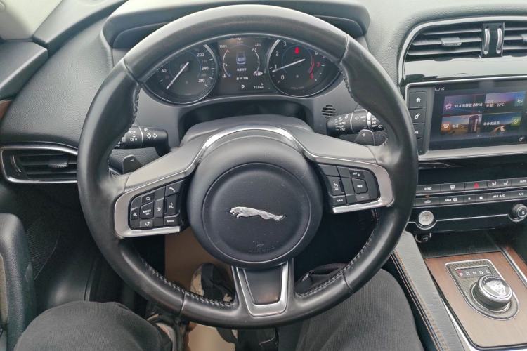 Used Jaguar F-PACE 2018 2.0T Four-Wheel Drive Urban Luxury Edition
