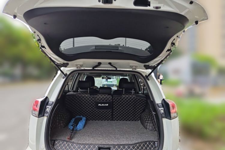 Used Toyota RAV4 2016 2.0L CVT Two-Wheel Drive Fashion Edition China V Standard Trunk