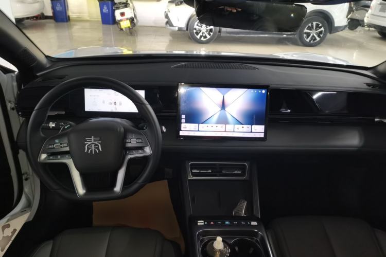 Used BYD Qin L 2025 EV 470KM Leading Edition Center Console